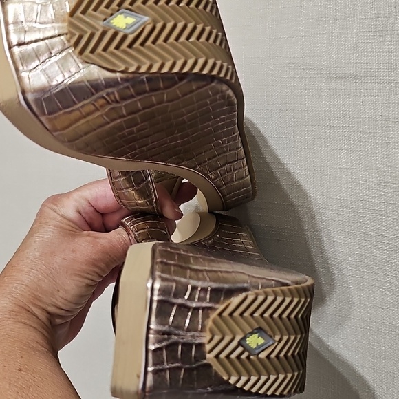 Volatile Metallic Wedge Sandals - Picture 7 of 10